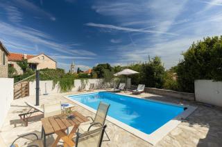 Holiday house with a swimming pool Vrbanj, Hvar - 11040 - 3