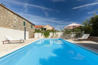 Holiday house with a swimming pool Vrbanj, Hvar - 11040 - 2