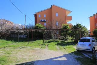 Family friendly seaside apartments Podstrana, Split - 23954 - 1