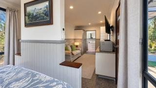 Al's Crash Pad - 7