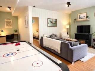 The Grouse Hideaway - 3-Bedroom Suite - Walk to Grouse Mountain - Sleeps 6 - 6