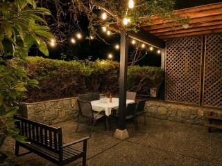 The Grouse Hideaway - 3-Bedroom Suite - Walk to Grouse Mountain - Sleeps 6 - 1