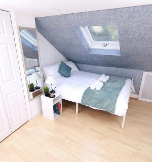 4-Bed Corporate House with Private Annex Workspace - 0