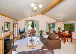 Upton Lakes Lodges - 8