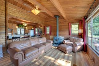 Lake Tapps Getaway w/ Private Fishing Dock! - 6