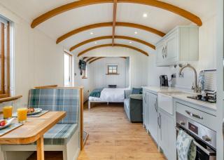 Beacon Shepherd Huts - 1