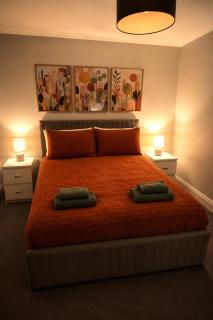 Ardee Retreat - Sleeps 6, Group Stays, Garden, Walk to Town - 4