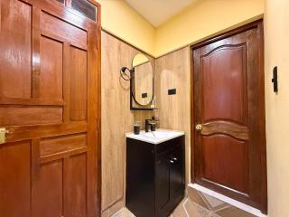 Centrally located with 2 queen bedrooms cozy and comfortable - 4