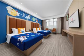 Rezen Select Shanghai International Resort - 1