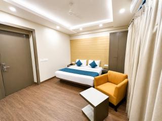 Hotel Grand Royal Palace - 2