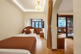Fenghuang Color River View Villa - 1