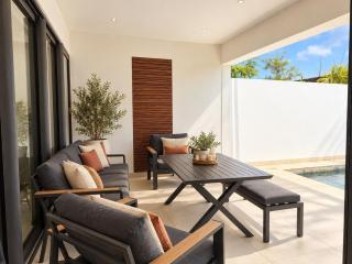 SunSoak Escape 4-Bedroom with private Pool - 9