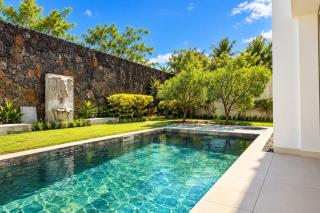 SunSoak Escape 4-Bedroom with private Pool - 8