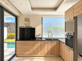 SunSoak Escape 4-Bedroom with private Pool - 3
