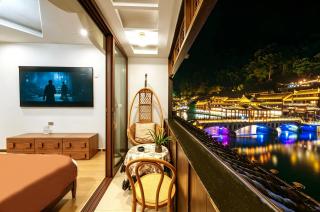 Fenghuang Color River View Villa - 9