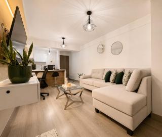Executive Apartment - King Bed - Workspace & AC - 8
