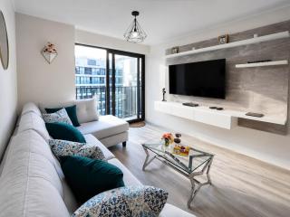 Executive Apartment - King Bed - Workspace & AC - 0