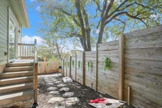 Delores B by Vantura Stays - 2BR Guest House with Private Yard - 7