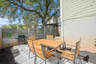 Delores B by Vantura Stays - 2BR Guest House with Private Yard - 8