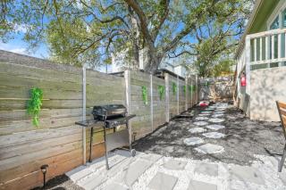 Delores B by Vantura Stays - 2BR Guest House with Private Yard - 5