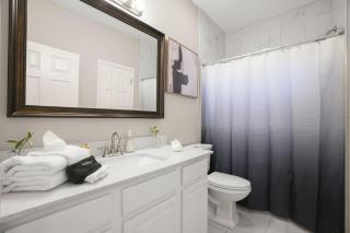 Delores B by Vantura Stays - 2BR Guest House with Private Yard - 2
