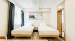 ZMAX Hotels Wuhan East Lake - 2