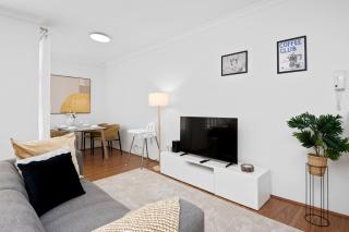 Charming 2BR Prime Hay St Central - 9