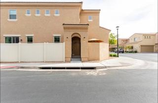 Mesa Gated Oasis Pools Gym Hot Tubs - 9