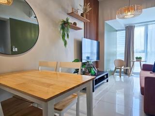 Cozy 3 Bedroom in Uptown Parksuites - Near Mall, Restaurants and Supermarket - Manilla - 1