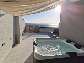Spyro Apartment- Private rooftop terrace, jacuzzi & seaview - 8
