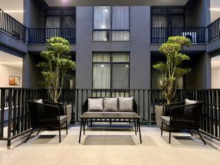 Skypark One Gulberg Greens Luxury 2 Bedroom Family Apartment - 4