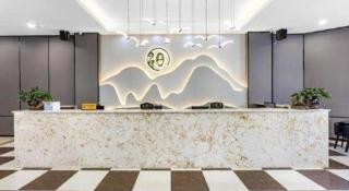 V.crown Holiday Hotel - 1