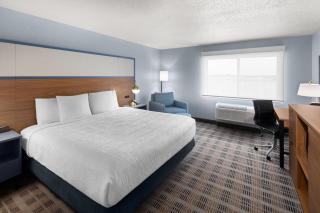 AmericInn by Wyndham Monmouth - 3