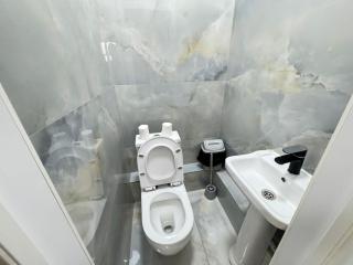 3 bedroom apt on Сhokmorova 154 near TSUM and GUM - 1