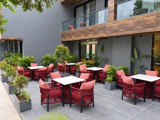 Lake Hill Suites - 8