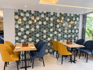 Lake Hill Suites - 1