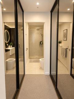 Home in the Sky 2BR,2BA with City Views,Pool & Gym - 5