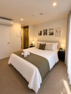 Home in the Sky 2BR,2BA with City Views,Pool & Gym - 9
