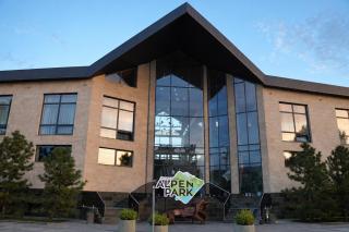 Alpen Park Hotel & Karaoke in Shymkent - 1