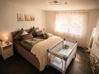 Ferienwohnung Elya, privater Garten, ruhige Lage, Outlet - 7