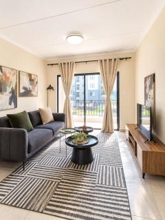 Cozy Comfortable Den with gym & picnic area near ORT Airport - 1