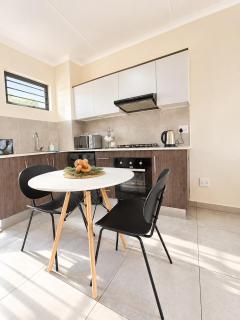 Cozy Comfortable Den with gym & picnic area near ORT Airport - 2