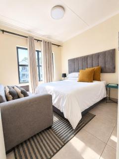 Cozy Comfortable Den with gym & picnic area near ORT Airport - 4
