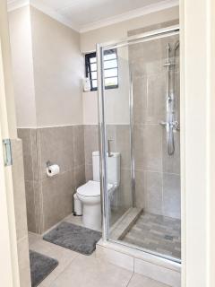 Cozy Comfortable Den with gym & picnic area near ORT Airport - 5