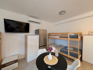 Comfy Studio For Four - 6