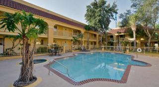 Super 8 by Wyndham Corpus Christi Northwest - 6