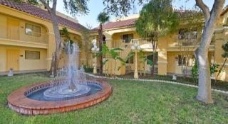 Super 8 by Wyndham Corpus Christi Northwest - 2