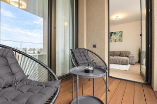 Sky Park 4th Floor Apartment with Parking - 2