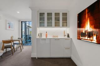 Modern Spacious Town Center Unit with Lake View - 9