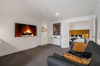 Modern Spacious Town Center Unit with Lake View - 7